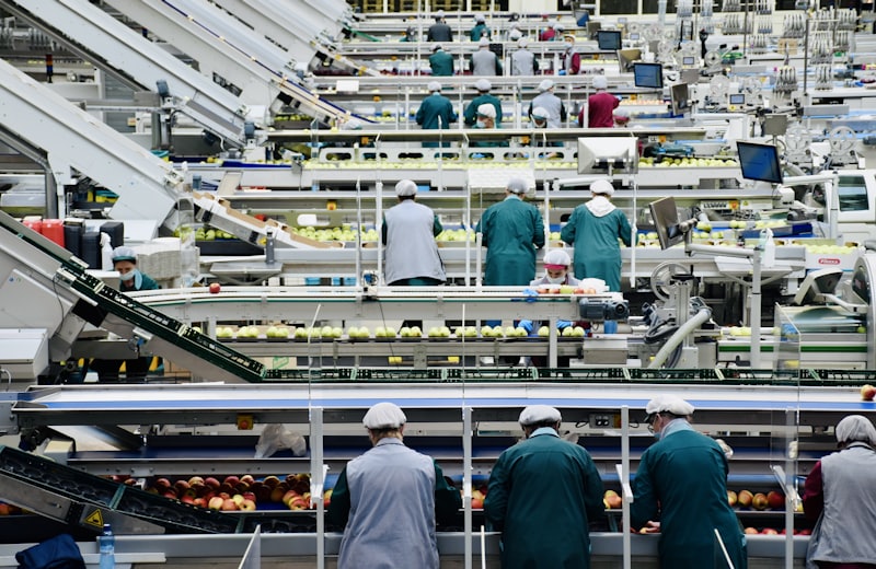 Linha de produção de uma indústria de alimentos